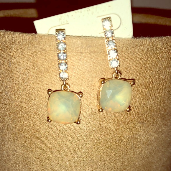 ‼️SOLD IN BUNDLE‼️🤍OPAL Princess Cut Diamond Drop Earring in Gold Setting - Picture 7 of 8